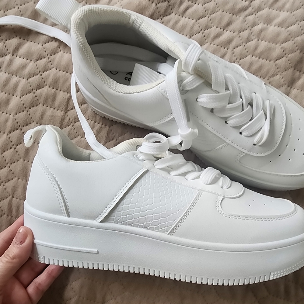 Ardene women's shoes, new without box, size 7, white. - Picture 3 of 5